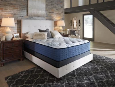 Twin White Firm Mattress W807066