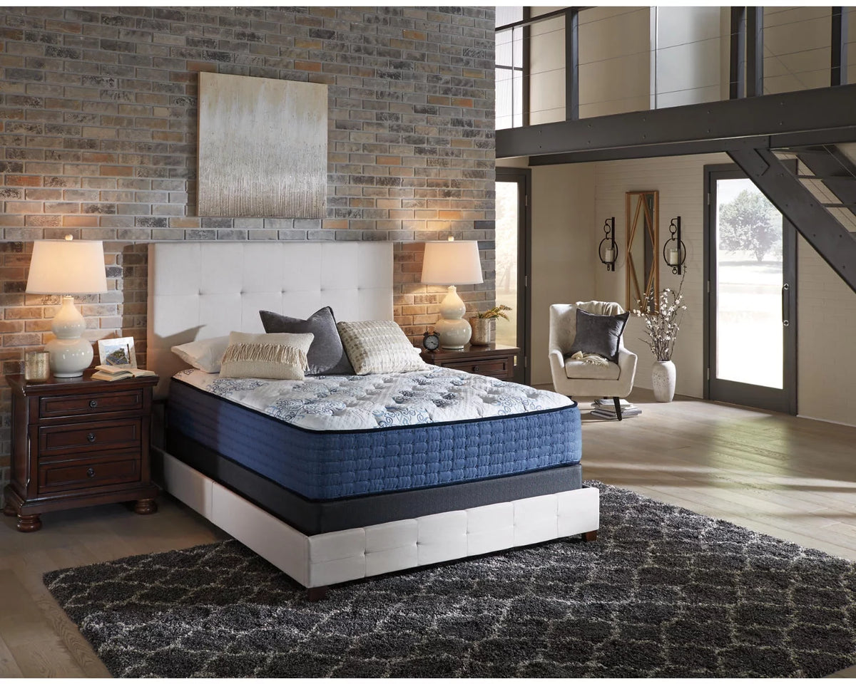 Twin White Firm Mattress W807066