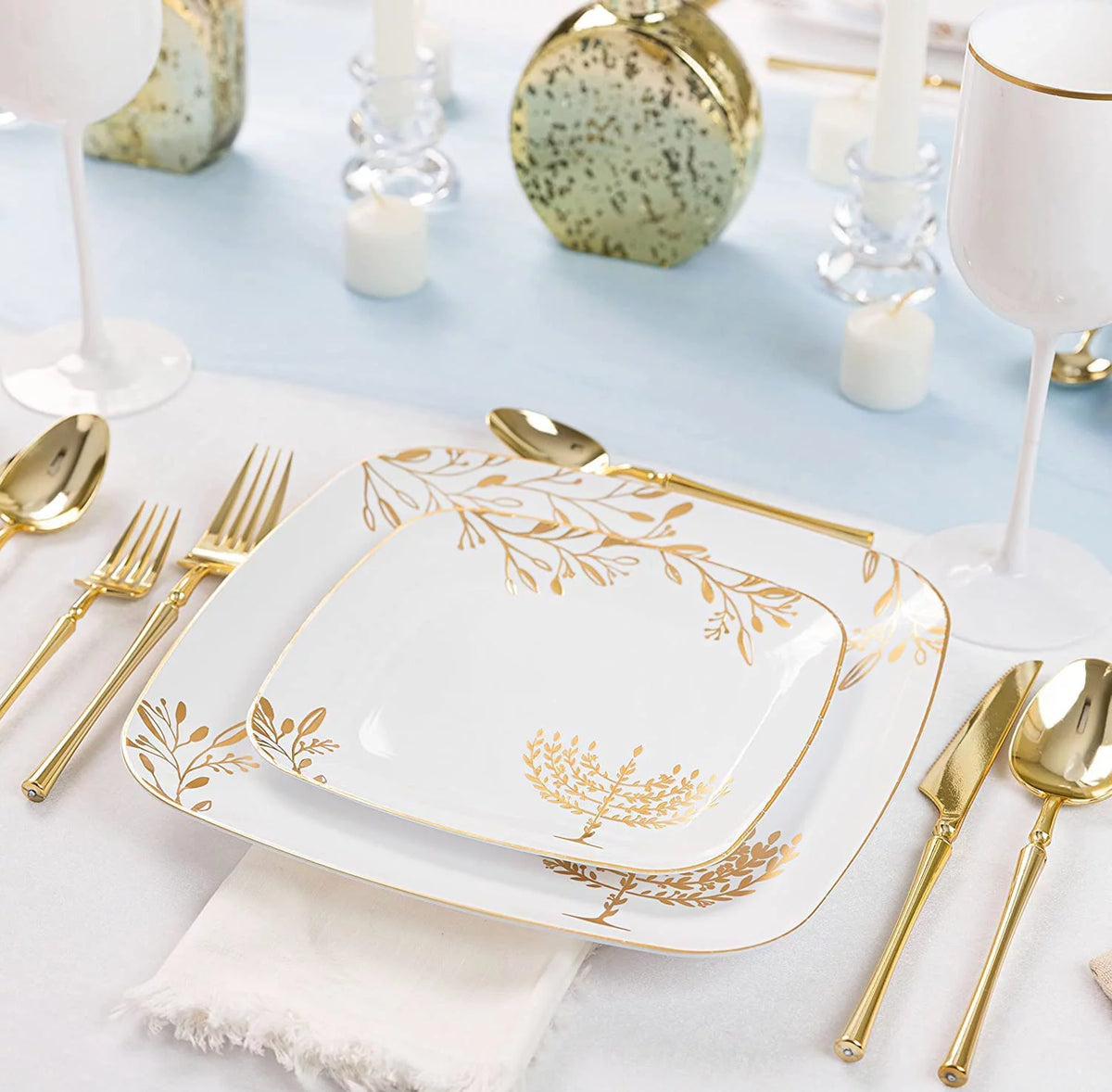 10" Square Plastic Plates with White Gold Design (60 Pack) Q1533