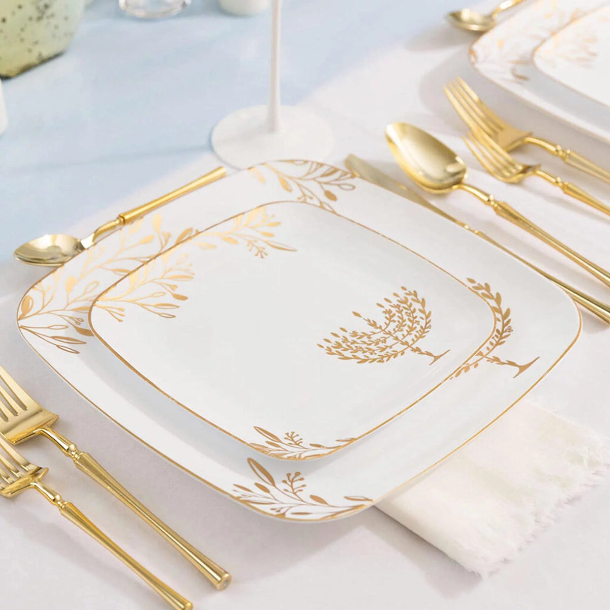 10" Square Plastic Plates with White Gold Design (60 Pack) Q1533