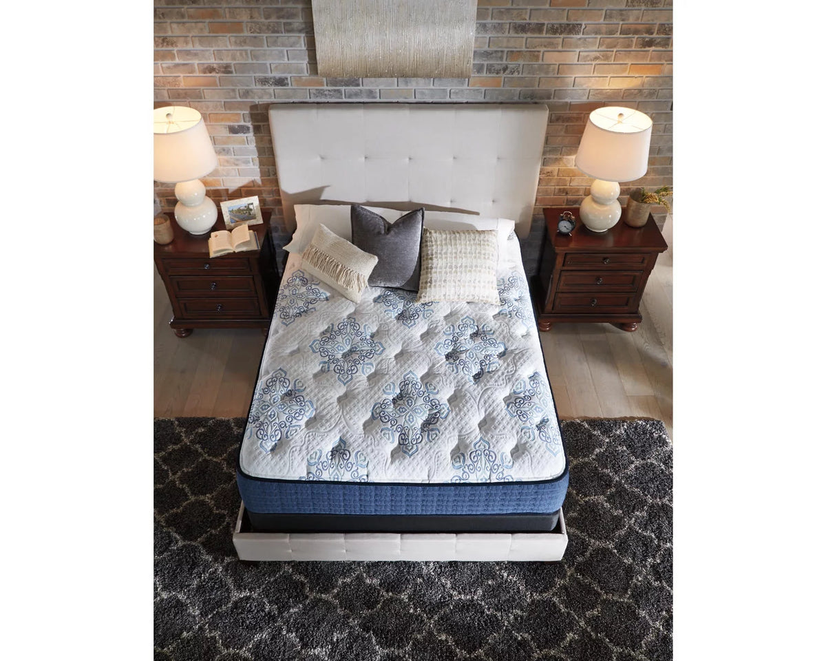 Twin White Firm Mattress W807066