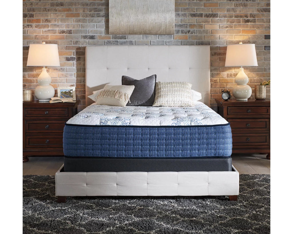 Twin White Firm Mattress W807066
